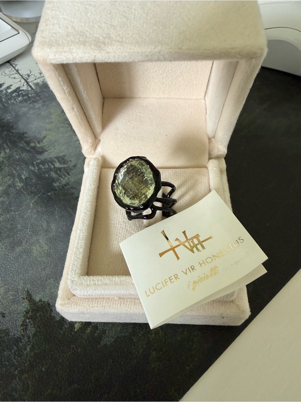 Lucifer Vir Honestus - Green Quartz 7.5ct Cocktail Ring